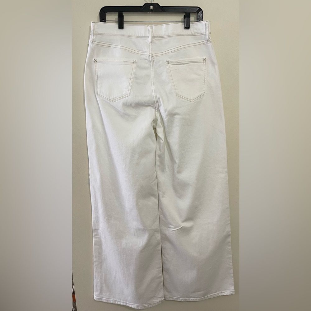 a.n.a Women's High-Rise Wide Leg Pleated Jeans White. Size 10. NWT - Picture 10 of 16